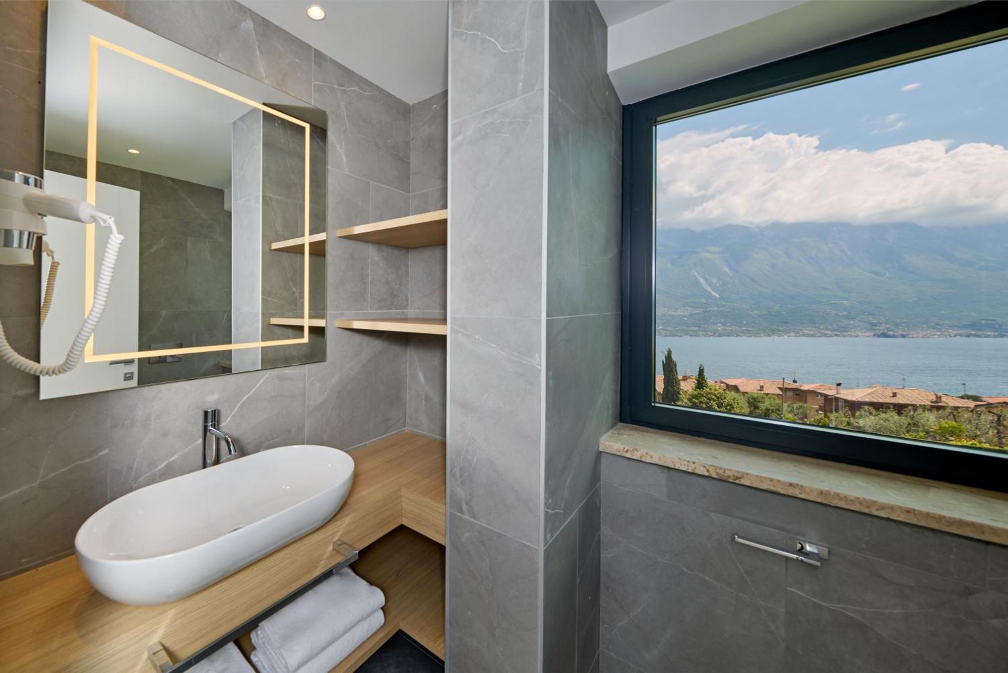 Hotel Royal Village Limone sul Garda Quarto foto